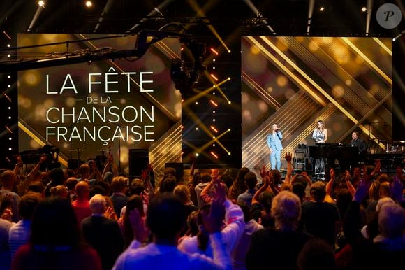 Exclusif - Julien Doré, Laury Thilleman, André Manoukian - Enregistrement de l'émission "La fête de la chanson française" à Paris, présentée par L.Thilleman et A.Manoukian, et diffusée le 20 décembre sur France 3
© Pierre Perusseau / Bestimage