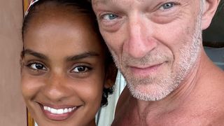 L'heure du changement... Vincent Cassel apparaît transformé aux côtés de la mère de son fils Caetano, âgé de 3 mois