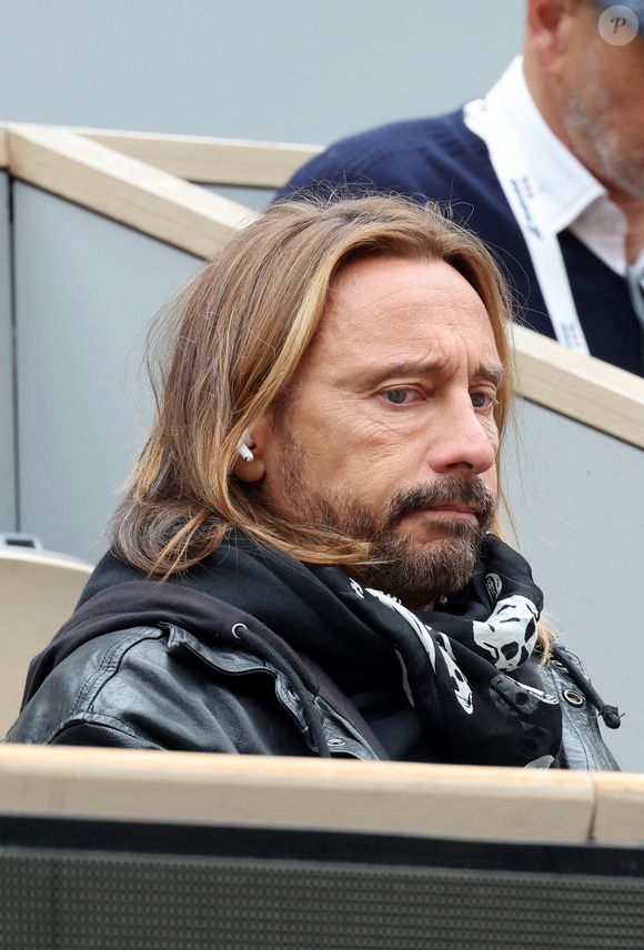Bob Sinclar dans les tribunes lors des Internationaux de France de Tennis de Roland Garros 2025. Paris, le 26 mai 2025. © Jacovides-Moreau/Bestimage