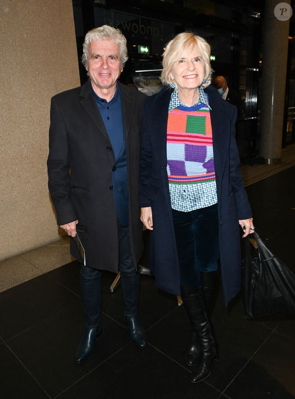 Le couple, ensemble depuis leur rencontre en 1984 lors d’un gala de la presse, vit discrètement à Vauvert dans le Gard.

Claude Sérillon et sa compagne Catherine Ceylac - Vernissage de l'exposition Jean Gabin à l'Espace Landowski / Musée des Années 30 à Boulogne-Billancourt le 8 mars 2022. © Coadic Guirev/Bestimage