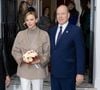 Un rendez-vous incontournable pour la famille princière de Monaco, qui est apparue le sourire aux lèvres.

Le prince Albert et Charlene de Monaco offrent des cadeaux aux personnes défavorisées au bureau de la Croix-Rouge de Monaco, le 14 novembre 2025.

Photo : Olivier Huitel / Pool Monaco / Bestimage