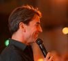 Les photos montrent notamment une opération d'hélitreuillage réalisée durant ce tournage.

Julian Bugier lors de la soirée de gala annuelle de l'association HOPE au Pavillon Gabriel à Paris, le 14 octobre 2025.

© Anne-Sophie Guebey / Bestimage