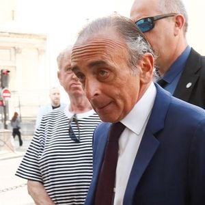 Eric Zemmour, chef de file de Reconquête, était lui aussi aux obsèques de Jean Tiberi.
Eric Zemmour - Arrivées aux obsèques de Jean Tibéri, maire de Paris de 1995 à 2001 en l'église Saint-Etienne-du-Mont à Paris le 3 juin 2025. © Christophe Clovis / Bestimage