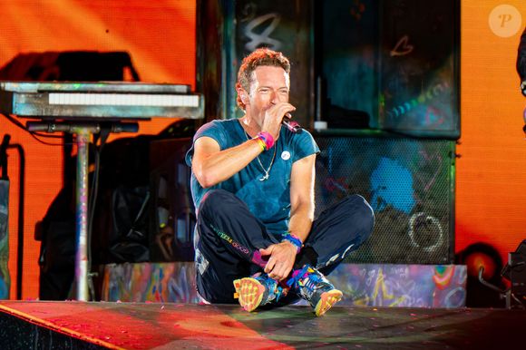 Chris Martin de Coldplay se produit sur scène au stade de Wembley, à Londres, au Royaume-Uni, le 22 août 2025. Coldplay a joué la première soirée de sa tournée mondiale Music of The Spheres World Tour au Wembley Stadium de Londres, dans le cadre d'une tournée de 10 dates qui a battu tous les records. Photo par Bonnie Britain/SOPA Images/SPUS/ABACAPRESS.COM