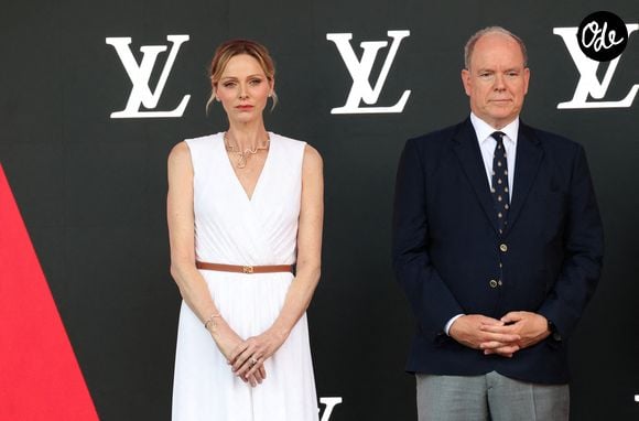 Le prince Albert II de Monaco et la princesse Charlène de Monaco - Le prince Albert II de Monaco et la princesse Charlène de Monaco sur le podium pour la remise des trophées du Formula 1 Louis Vuitton Grand Prix de Monaco 2026, à Monte-Carlo, Monaco, le 7 juin 2026. © Claudia Albuquerque/Bestimage