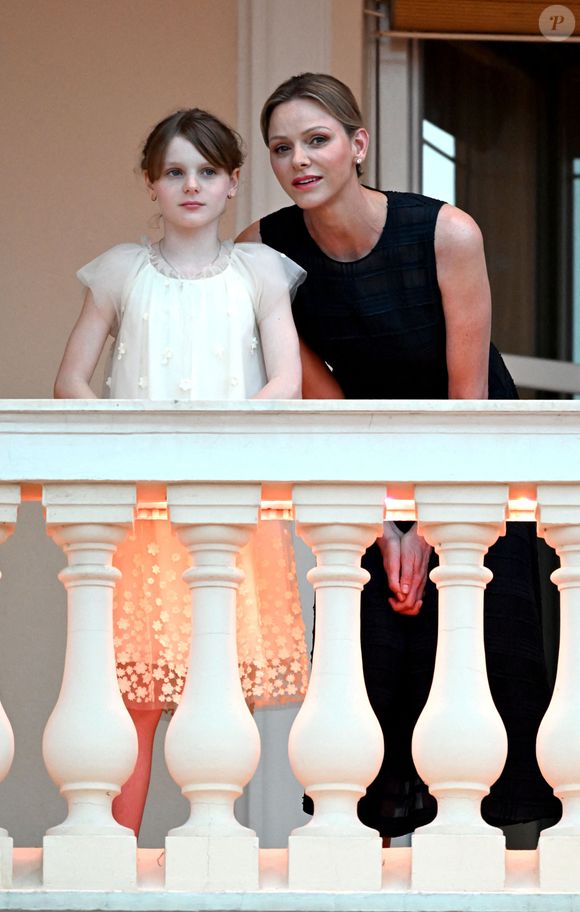 La princesse Gabriella de Monaco, comtesse de Carladès, La princesse Charlène de Monaco lors de la célébration de la fête de la Saint Jean sur la Place du Palais princier de Monaco, le 23 juin 2025.

© Bruno Bebert / Bestimage