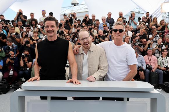 Pedro Pascal, Ari Aster et Joaquin Phoenix au photocall de Eddington lors du 78ème Festival International du Film de Cannes, au Palais des Festivals à Cannes, France, le 17 mai 2025. © Jacovides-Moreau/Bestimage