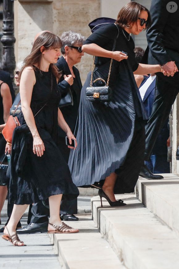 Manon Ardisson - Arrivées aux obsèques de Thierry Ardisson en l’église Saint-Roch de Paris, France, le 17 juillet 2025. © Clovis-Jacovides/Bestimage