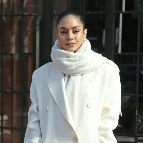 Vanessa Hudgens est emmitouflée dans un blanc d'hiver à New York City, NY, USA, le 3 novembre 2023. Photo par Christopher Peterson/Splash News/ABACAPRESS.COM