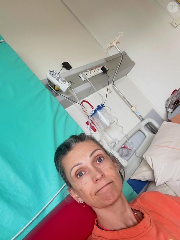 Cette nouvelle épreuve survient peu après un autre coup dur pour la famille : l'hospitalisation récente de sa fille Wilona pour une fracture à la cheville.

Adeline Blondieau, Instagram