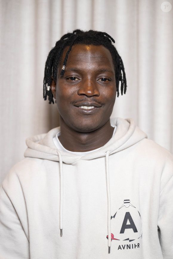 Il s'agit d'Abou Sangaré

Exclusif - Abou Sangaré Prix du Meilleur Acteur - Première édition de la remise du prix cinéma "EVOK Collection x BRACH" présidé par Pierre Niney à l'hôtel Brach à Paris le 14 novembre 2024.
Pierre Perusseau-Rachid Bellak/Bestimage