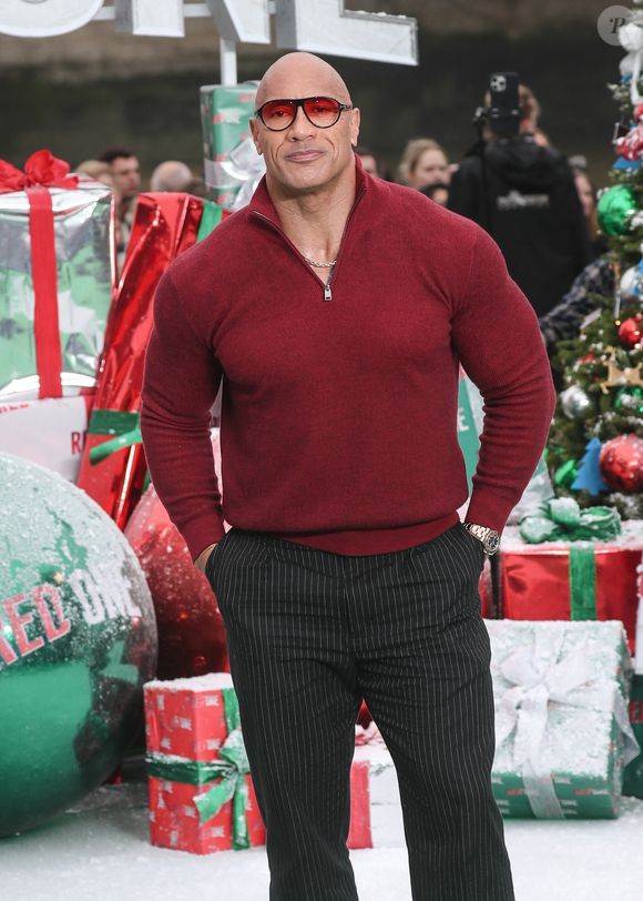 Comme quoi s’envoyer en l’air n’est pas toujours garantie de 7e ciel…
Johnson, The Rock - Photocall du film "Red One" dans le parc "Potters Fields" à Londres. Le 6 novembre 2024