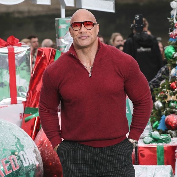 Comme quoi s’envoyer en l’air n’est pas toujours garantie de 7e ciel…
Johnson, The Rock - Photocall du film "Red One" dans le parc "Potters Fields" à Londres. Le 6 novembre 2024
