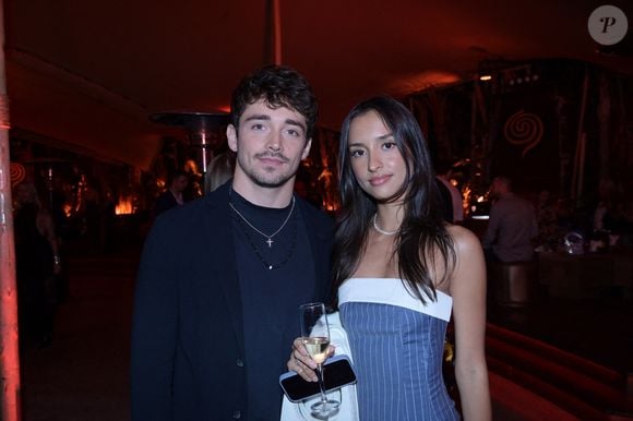 Charles Leclerc, pilote monégasque de 28 ans, et Alexandra Saint Mleux, influenceuse aux millions d'abonnés, sont en couple depuis 2023.


Charles Leclerc et sa compagne Alexandra Saint-Mleux - Soirée APM Monaco au restaurant "le Baoli " pour le lancement de la nouvelle collection été APM Monaco lors du 77ème Festival International du Film de Cannes le 22 mai 2024 © Rachid Bellak/Bestimage