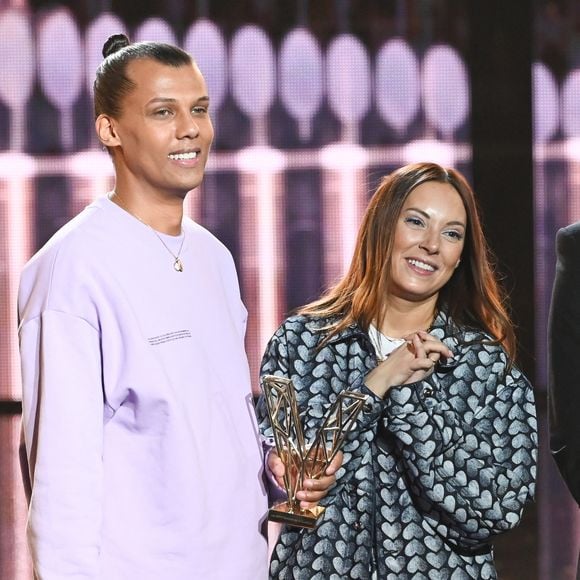Pas de visage, mais des souvenirs précieux alors que le couple continue de préserver l’anonymat de leur enfant.

Le chanteur Stromae (Artiste masculin et Album "Multitude") avec sa femme Coralie Barbier lors de la 38ème cérémonie des Victoires de la musique à la Seine musicale de Boulogne-Billancourt, France, le 10 février 2023. © Coadic Guirec/Bestimage