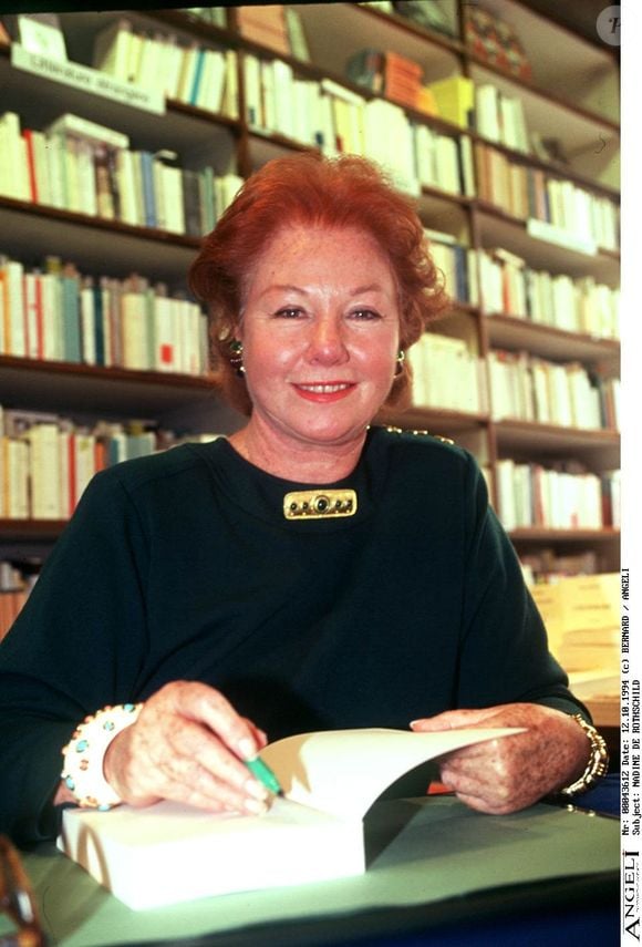 Nadine de Rothschild dédicace son nouveau livre à Bordeaux. le 12 octobre 1994. © AGENCE / BESTIMAGE
