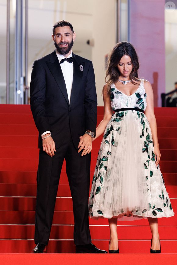 Karim Benzema et sa compagne Lyna Khoudri à la descente des marches du film « 13 jours 13 nuits » lors du 78ème Festival International du Film de Cannes. Le 23 mai 2025
© © Jacovides-Moreau / Bestimage / Bestimage