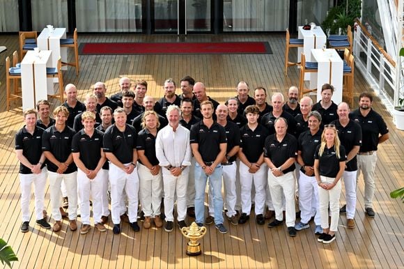 Le prince Albert II de Monaco a félicité les vainqueurs de l'Admiral’s Cup 2025, les 2 équipages du Yacht Club menés par Pierre Casiraghi, vice-président du Y.C.M. à la barre de Jolt 6 et Peter Harrison sur Jolt 3, le 14 septembre 2025
 © Bruno Bebert / Bestimage