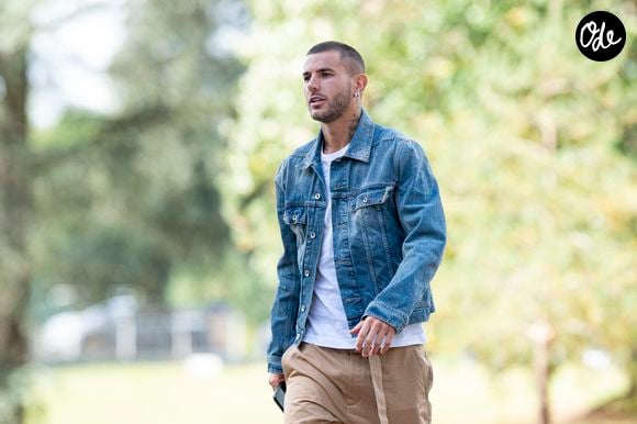 Lucas Hernandez - Les joueurs de l'équipe de France de football ont soigné leur style vestimentaire pour leur arrivée au centre national du football de Clairefontaine-en-Yveline, France. Photo par Pierre Perusseau/Bestimage