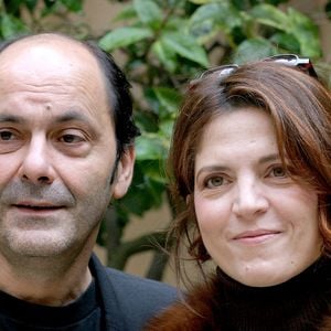 Pendant des années, il a formé un duo à la ville comme à la scène avec Agnès Jaoui


La réalisatrice française Agnès Jaoui et son mari, l'acteur Jean-Pierre Bacri, présentent leur dernier film, 'Cosi fan Tutti' (titre original français : 'Comme une Image'), à Rome, Italie, le 27 octobre 2004. Photo par Titti Fabi/Grazia Neri/ABACA.