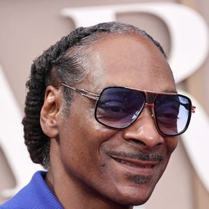 La légende du hip-hop aux 200 millions d'abonnés débarque en France avec un nouveau business particulièrement gourmand.
Snoop Dogg aux BET Awards au Peacock Theater à Los Angeles, Californie. © Backgrid USA / Bestimage