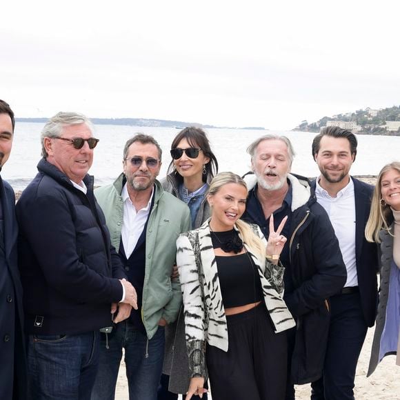 Exclusif - Guillaume (fils de Bruno Darde), Bruno Darde, Bernard Montiel, Géraldine Maillet, Kelly Vedovelli, Jean-Michel Maire, Alexandre (fils de Bruno Darde), Maya - Les célèbres personnalités de la télé se sont retrouvés avec bonheur, dans le Sud, à Vallauris Golf-Juan, pour assister à un magnifique show de cabaret, en présence de Mr Le Maire K. Luciano et ses adjoints, heureux de répondre à l'invitation du dynamique Président de l'association "Valoriser Vallauris Golf-Juan", Mr B. Darde, ce passionné d'art et du monde associatif projette également de créer un Musée de Sculpture à ciel ouvert , mêlant Art et Espace Public. POUR INFOS VOIR VENDEUR © Jack Tribeca/Bestimage
