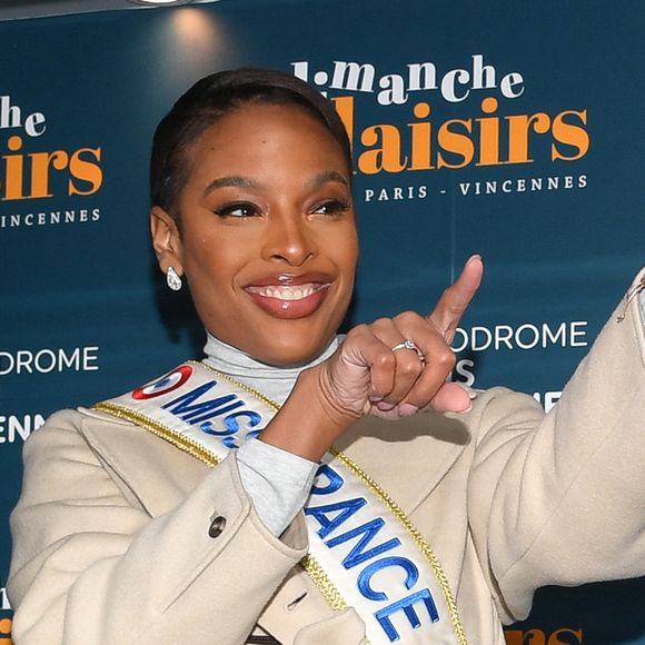 Angelique Angarni Filopon, Miss France presente a l Hippodrome Paris Vincennes pour remettre au vainqueur le Prix de France, Vincennes, France LIONEL URMAN  / BESTIMAGE