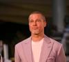 "Il était essentiel pour Brad et moi que nos vêtements soient unisexes et que chaque chemise convienne à toutes les morphologies, indique-t-elle. Nous voulions que chacun et chacune puisse la porter avec élégance."

Brad Pitt à la première du film F1 à Mexico City le 9 juin 2025.©Bestimage
