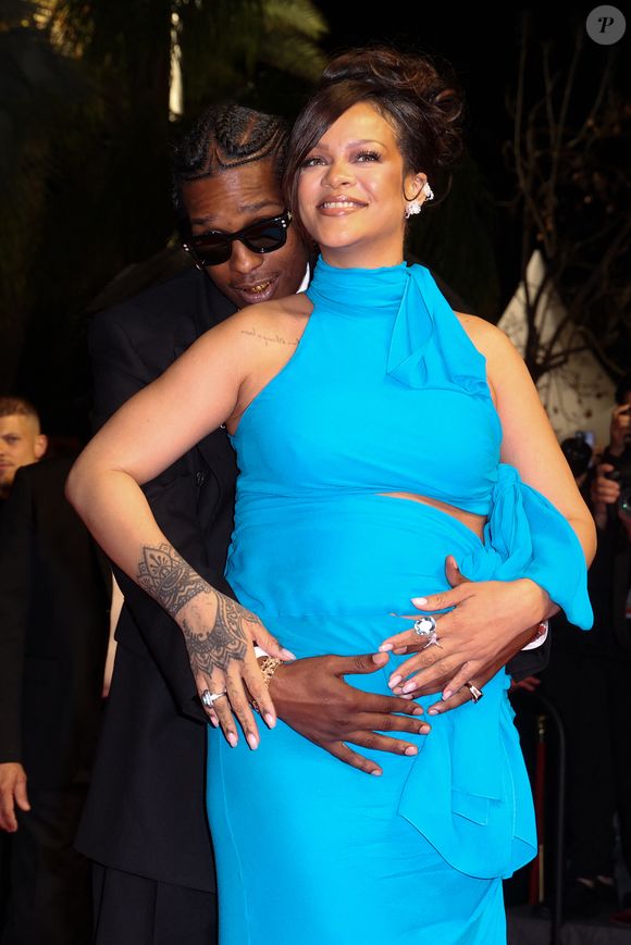 ASAP Rocky et sa femme Rihanna (enceinte) - Descente des marches du film « Highest 2 Lowest » lors du 78ème Festival International du Film de Cannes, au Palais des Festivals à Cannes. Le 19 mai 2025
© Jacovides-Moreau / Bestimage