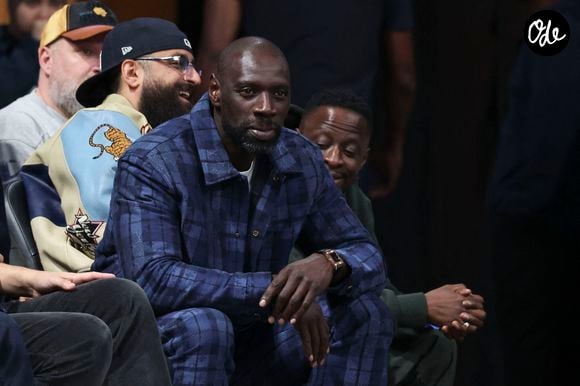 C'est d'ailleurs cette "compréhension-là du business" qui lui a donné les clés pour monter des projets ambitieux et personnels qui lui tenaient à cœur.

Omar Sy - Personnalités au match de Basket Ball : Paris affronte Monaco (94-99) en ligue Betclic Elite à l'Adidas Arena à Paris le 12 octobre 2025 © Michtof / PsnewZ / Bestimage