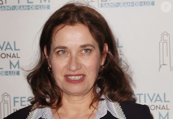 Si leur histoire d’amour est restée discrète, elle a durablement marqué la vie de Gilles Cohen. 

Emmanuelle Devos pour le film "l'homme d'argile" en competition au festival international de Saint-Jean de Luz  le 5 Octobre 2023. Patrick Bernard/ Bestimage