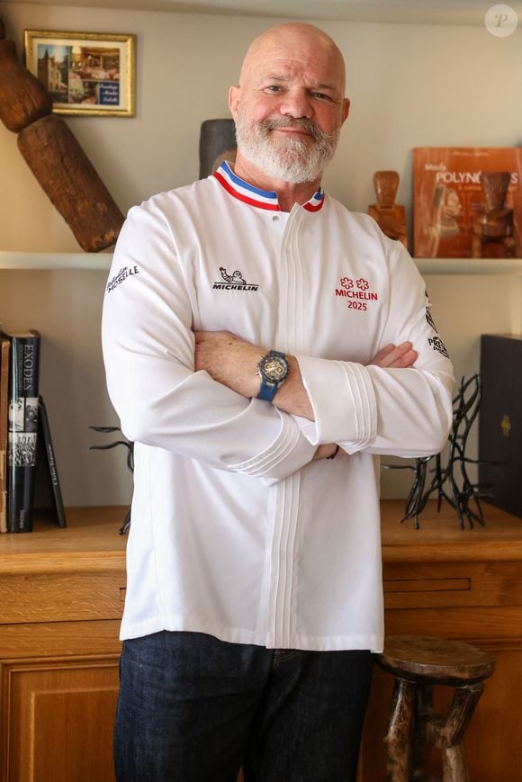 Exclusif - Le chef Philippe Etchebest dans les cuisines de son restaurant "Maison Nouvelle" à Bordeaux, le 11 avril 2025. ©Jean-Marc Lhomer/Bestimage.