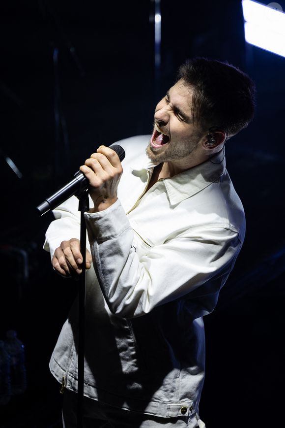 Exclusif - Concert de Julien Lieb (finaliste de la Star Academy 2023) à La Cigale à Paris, le 24 septembre 2025. Dans son premier album, "Naufragé", à paraître le 26 septembre 2025, l'artiste raconte ses difficultés et sa renaissance musicale. 
© Jérémy Melloul / Bestimage