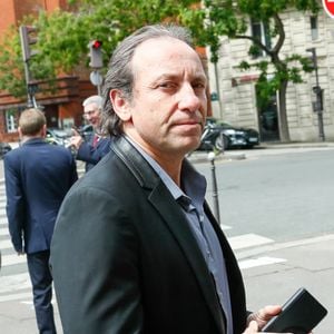 Philippe Candeloro aux arrivées aux obsèques du producteur Humbert Ibach (Mémé Ibach), figure du disque et de la TV des années 70/90, en l'église Notre Dame d'Auteuil à Paris, France, le 12 mai 2025. © Christophe Clovis/Bestimage