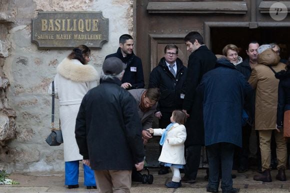 Marie et Colomban Soleil, parents d'Emile, arrivent à la cérémonie funéraire à Saint-Maximin-la-Sainte-Baume, dans le sud de la France, le 8 février 2025 avec leurs enfants. Photo by Shootpix/Abaca