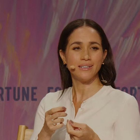 Meghan Markle a laissé entendre qu’elle prévoyait de publier des vidéos sur les réseaux sociaux mettant en avant des recettes de cuisine. La duchesse de Sussex a évoqué ce projet lors d’un événement organisé par le magazine américain Fortune dans le cadre de son sommet “Most Powerful Women”. Le 15 octobre 2025 @JLPPA / Bestimage