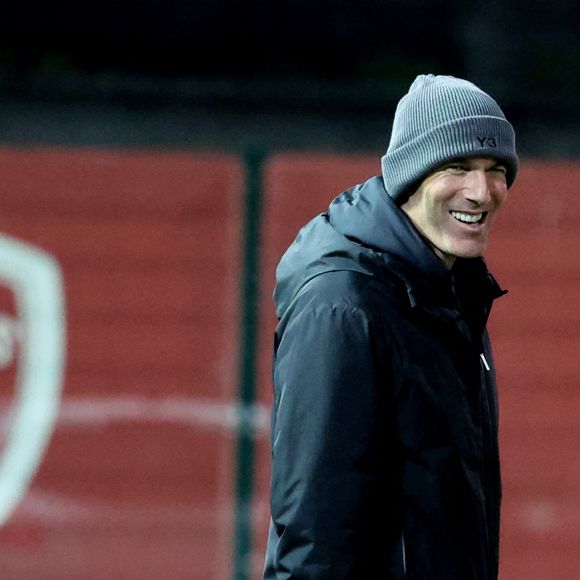 Zinedine Zidane durant la première édition du « match des légendes » opposant l'équipe des Légendes, les anciens de Cannes, à l'équipe des Etoiles avec pour capitaine Didier Deschamps, au stade Pierre de Coubertin à Cannes, le 30 octobre 2025. © Dominique Jacovides  / Bruno Bebert / Bestimage