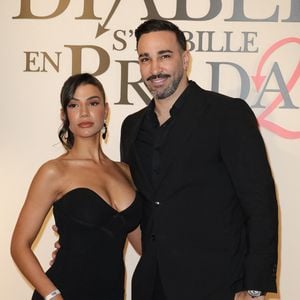 Adil Rami avec sa compagne - Première du film "Le Diable s'habille en Prada (The Devil wears Prada 2)" au cinéma Le Grand Rex à Paris, le 27 avril 2026.
© Guirec Coadic/Bestimage