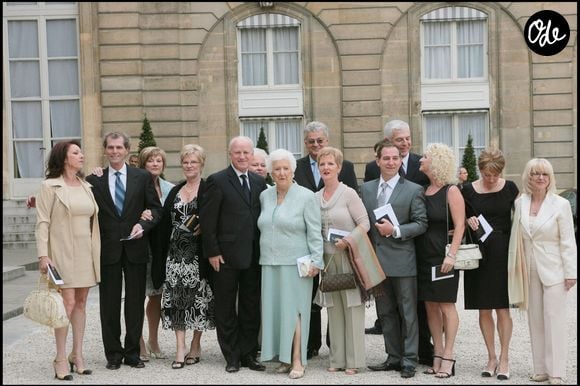 Thérèse Tanguay, mère de Céline Dion et ses 12 frères et sœurs - Céline Dion faite chevalier de la Légion d'honneur à l'Élysée. RINDOFF-GUIZARD / BESTIMAGE