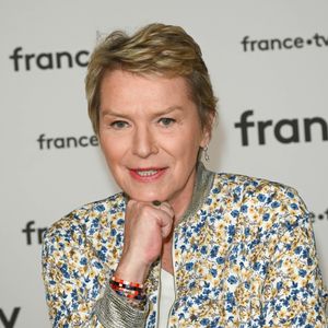 Elise Lucet au photocall pour la conférence de presse de rentrée de France TV à la Grande Halle de la Villette à Paris, France, le 6 juillet 2022. © Coadic Guirec/Bestimage