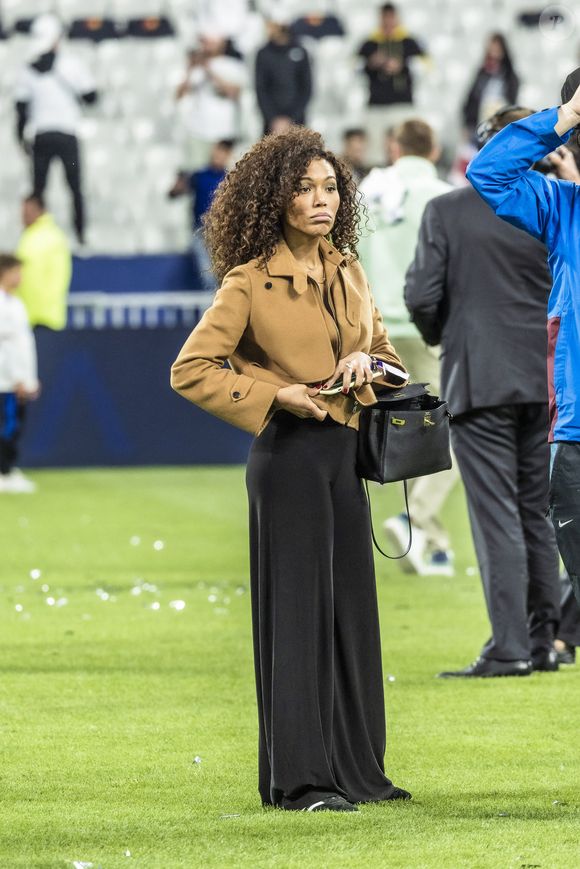 Cora Gauthier, la femme de K.Benzema - Les joueurs du Real Madrid célèbrent en famille la victoire de leur équipe face à Liverpool (1-0) en finale de la Ligue des champions au stade de France, le 28 mai 2022. Saint-Denis. © Cyril Moreau / Bestimage
