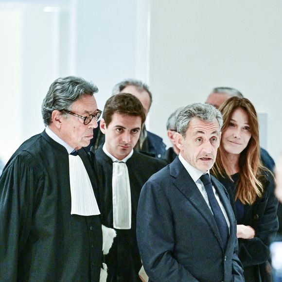 Maître Jean-Michel Darrois, un des avocats de l'ancien chef d'Etat, Nicolas Sarkozy et sa femme Carla Bruni - Nicolas Sarkozy condamné à 5 ans de prison à l'issue du procès de l'affaire du financement libyen au tribunal correctionnel de Paris, le 25 septembre 2025. L'ancien chef de l'Etat était accompagné de sa femme, C.Bruni. Nicolas Sarkozy, jugé coupable d’association de malfaiteurs, sera prochainement convoqué en vue de lui signifier la date de son incarcération. 
© Christian Liewig / Bestimage