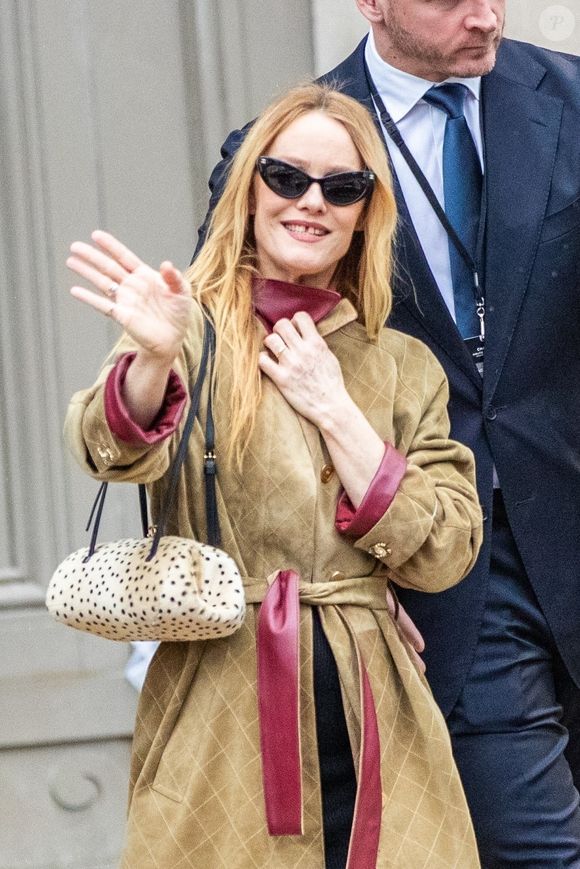 Vanessa Paradis s'y ressource régulièrement

Vanessa Paradis lors de la Fashion week. © Backgrid USA / Bestimage