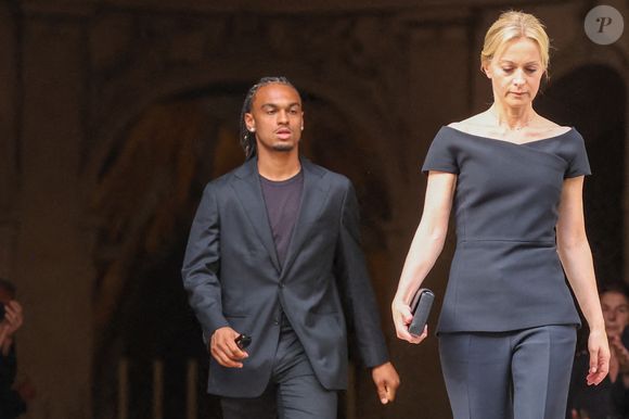 Audrey Crespo-Mara et son fils Zekou - Sorties des obsèques de Thierry Ardisson en l’église Saint-Roch de Paris, France, le 17 juillet 2025. © Clovis-Jacovides/Bestimage