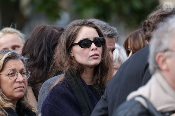 Laetitia Casta aux arrivées des obsèques d'Emilie Dequenne au cimetière Père Lachaise à Paris, France, le 26 mars 2025. © Cyril Moreau/Bestimage
