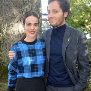 Vianney Bureau (Vianney), sa compagne Catherine Robert - People au défilé Lacoste Collection Prêt-à-Porter Printemps/Eté 2020 lors de la Fashion Week de Paris, le 1er octobre 2019. © Veeren Ramsamy-Christophe Clovis/Bestimage