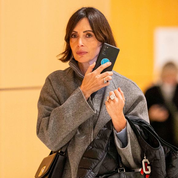 Géraldine Maillet, la compagne de D.Riolo - Sorties du tribunal correctionnel de Paris en marge du procès en diffamation entre Didier Deschamps et Daniel Riolo. Le procès en diffamation opposant Didier Deschamps à Daniel Riolo s’est ouvert le 20 novembre 2025 devant la XVIIe chambre du tribunal correctionnel de Paris : Didier Deschamps reproche à Daniel Riolo d’avoir qualifié de « menteur » à propos de la blessure de Karim Benzema lors de la coupe du monde de football en 2022. France, le 20 novembre 2025. © Pierre Perusseau/Bestimage