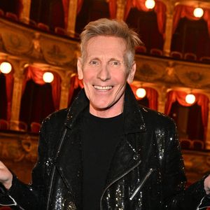 Plastic Bertrand durant la soirée caritative au profit de l'AMPA (Association Monégasque pour la recherche sur la maladie d’Alzheimer) et des vallées sinistrées après le passage de la tempête Alex, organisé par l'artiste S.Bolongaro à l'opéra de Nice, le 16 novembre 2022.  © Bruno Bébert/Bestimage