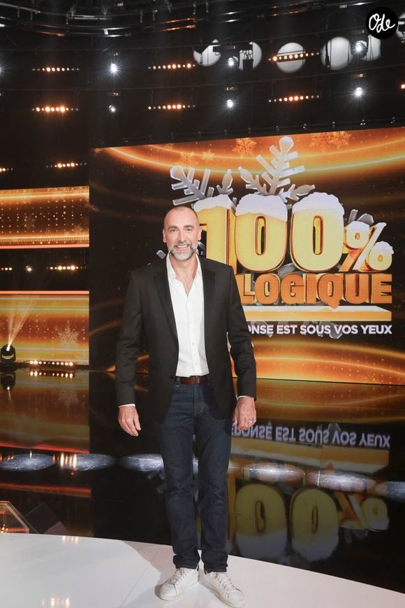 Avec ce projet à quatre mains, Arnaud Gidoin et Gaëlle Gauthier souhaitent transmettre leur passion et favoriser les échanges entre les générations.

Exclusif - Arnaud Gidoin - Enregistrement de l'émission "100% Logique", présentée par C.Féraud et diffusée le 23 décembre sur France 2
© Jack Tribeca / Bestimage