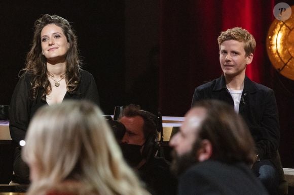 Alors, forcément, même si elle a dépassé le premier trimestre, l'humoriste a encore du mal à complètement se réjouir. "On est très heureux avec mon amoureux Mickaël mais... on n'ose pas tout à fait y croire à notre bonheur. On est très prudents, on vit encore suspendus", avait-elle avoué.

Exclusif - Rosa Bursztein, Patxi (Garat) - Pendant l'émission OEED (On Est En Direct), dernière de la saison, présentée par Laurent Ruquier et diffusée en direct le 5 juin 2021, sur France2 avec pour invités : 
 ©Jack Tribeca/Bestimage